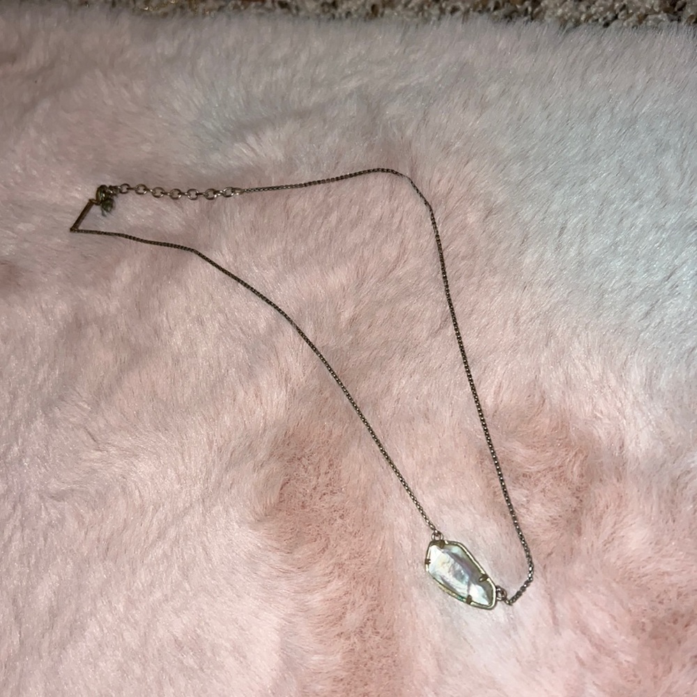Kendra Scott necklace